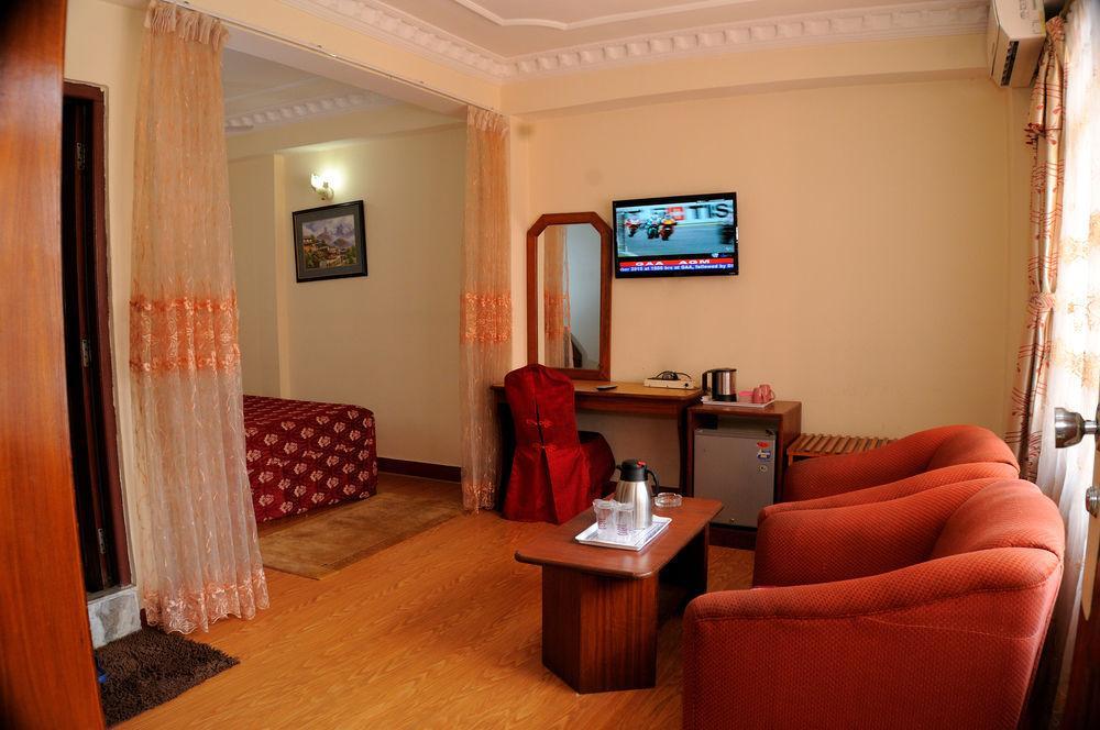 Hotel Brihaspati Катманду Екстериор снимка