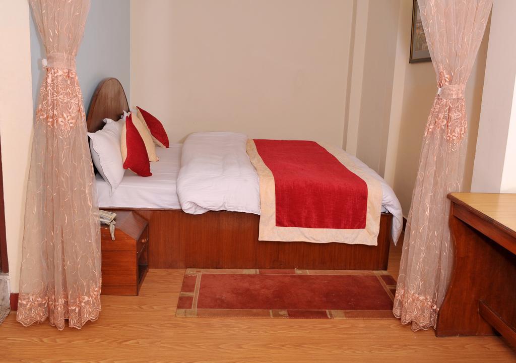 Hotel Brihaspati Катманду Екстериор снимка