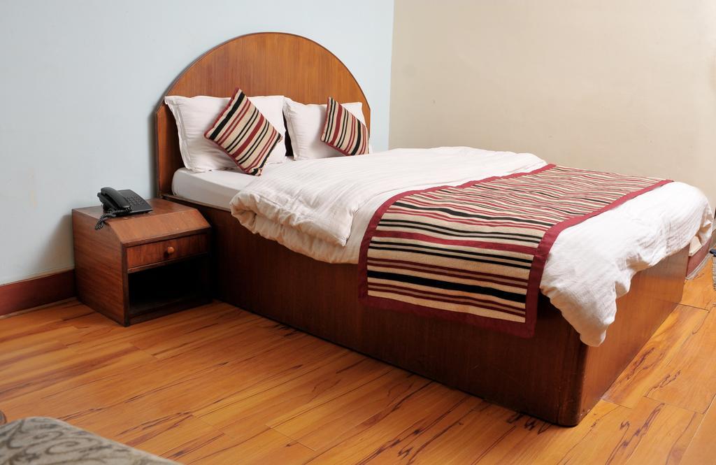 Hotel Brihaspati Катманду Екстериор снимка