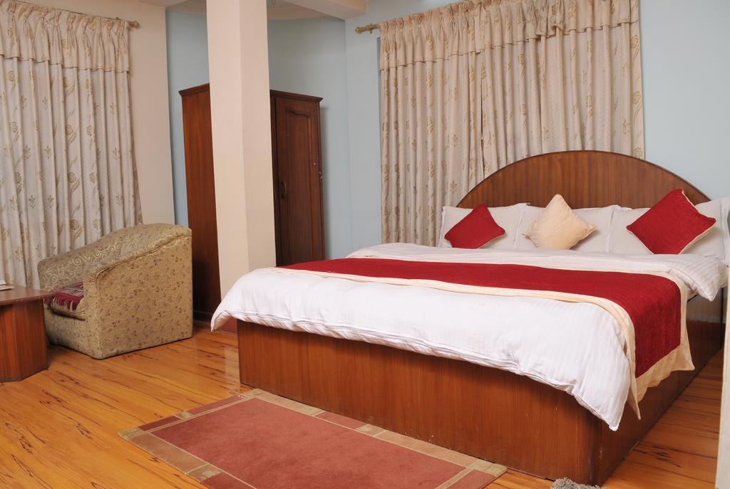 Hotel Brihaspati Катманду Екстериор снимка
