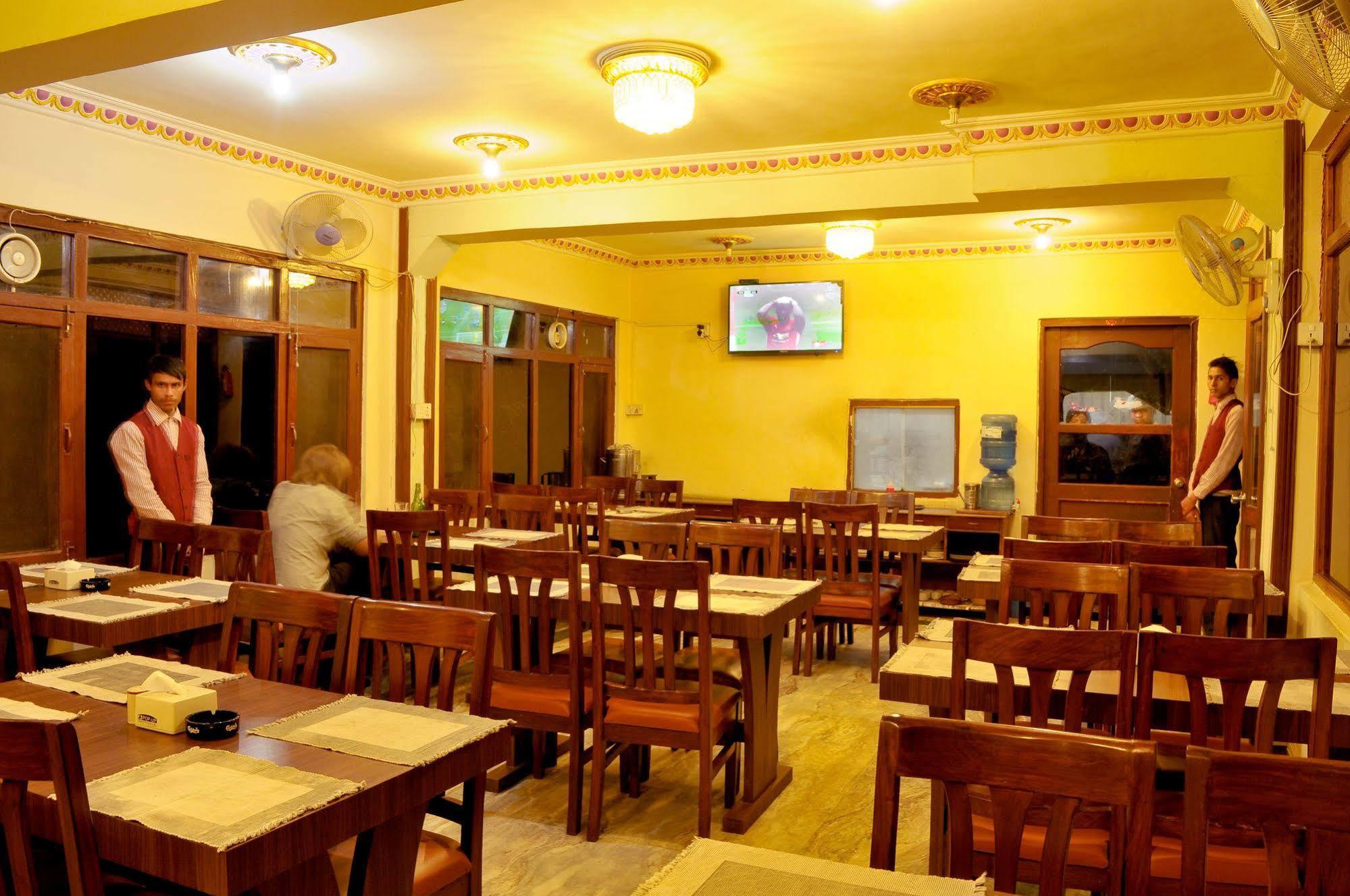 Hotel Brihaspati Катманду Екстериор снимка