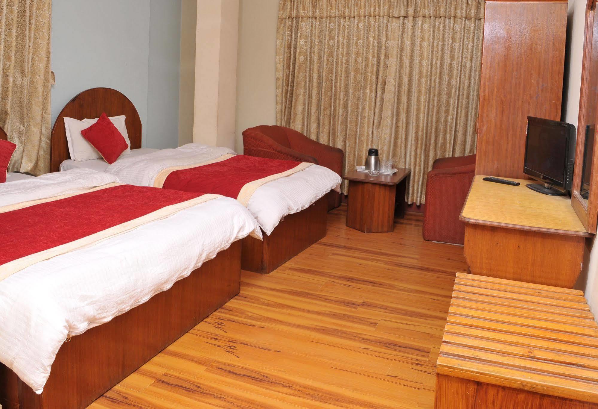 Hotel Brihaspati Катманду Екстериор снимка