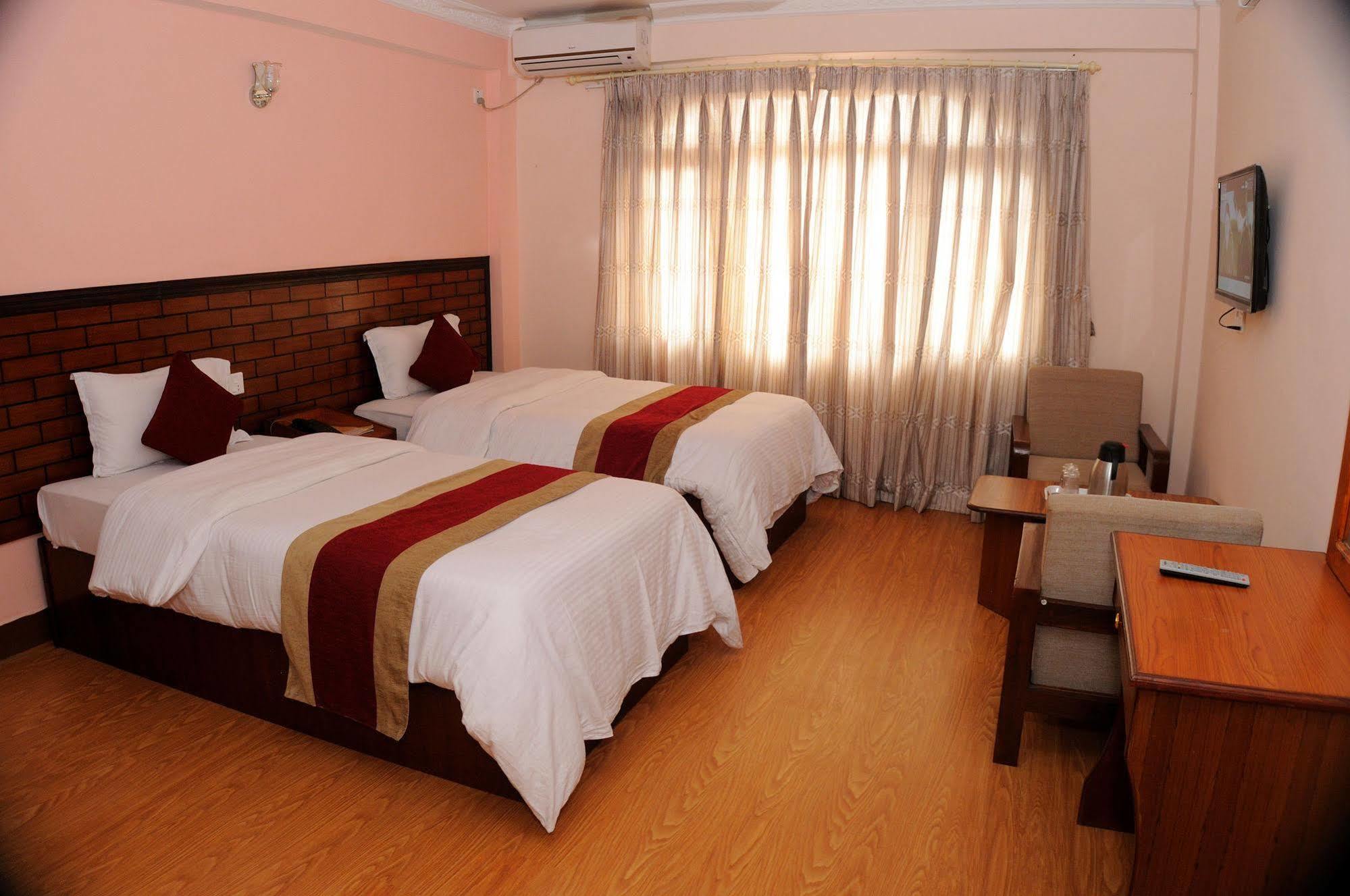 Hotel Brihaspati Катманду Екстериор снимка