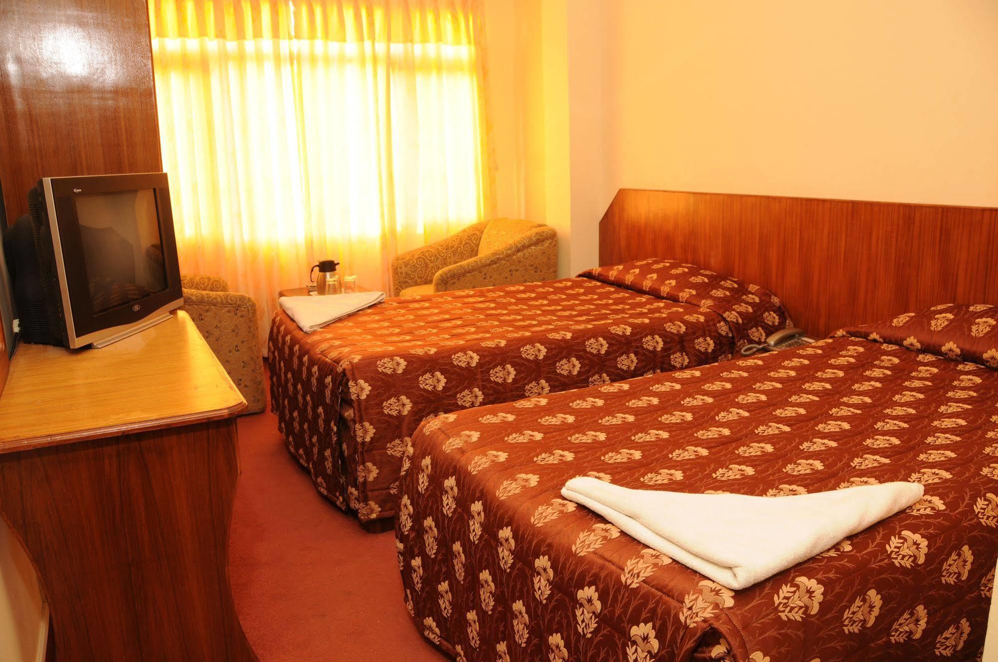 Hotel Brihaspati Катманду Екстериор снимка