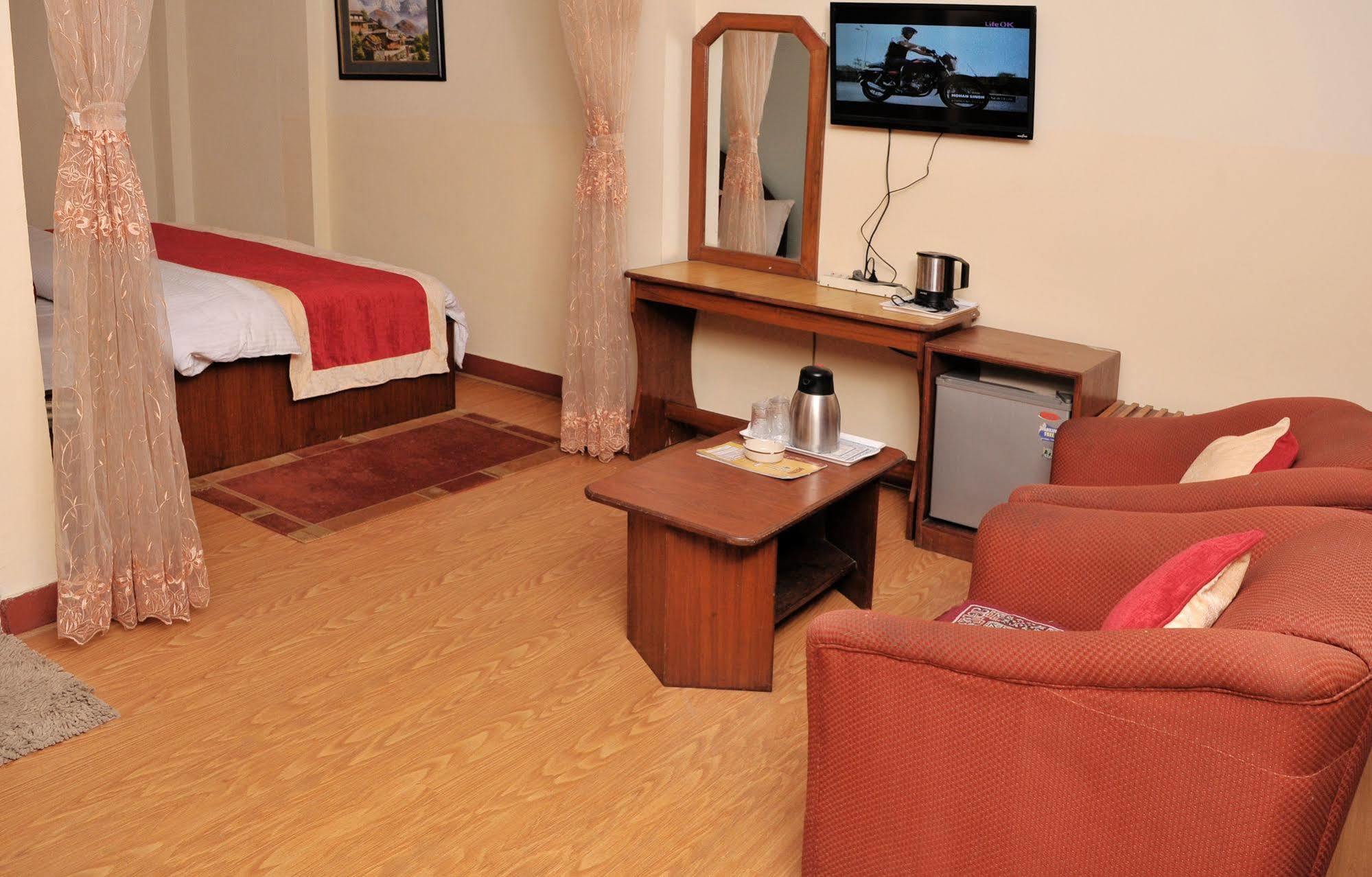 Hotel Brihaspati Катманду Екстериор снимка