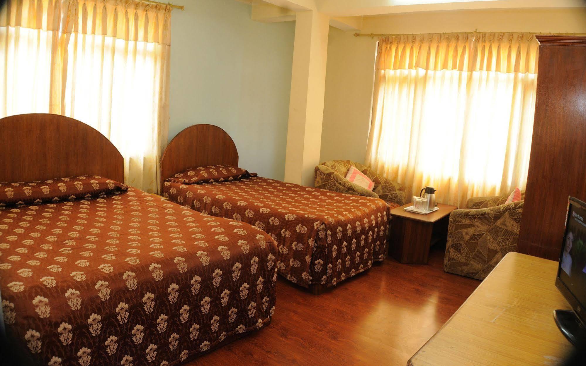 Hotel Brihaspati Катманду Екстериор снимка