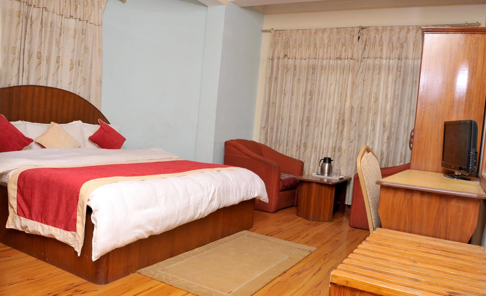Hotel Brihaspati Катманду Екстериор снимка