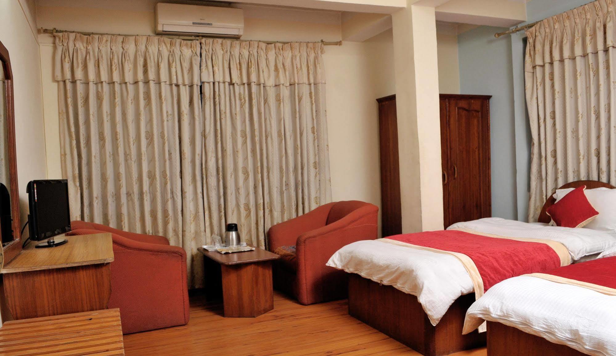 Hotel Brihaspati Катманду Екстериор снимка