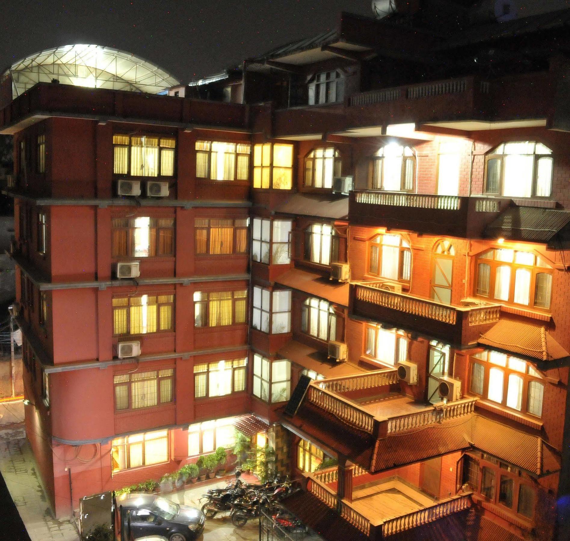 Hotel Brihaspati Катманду Екстериор снимка
