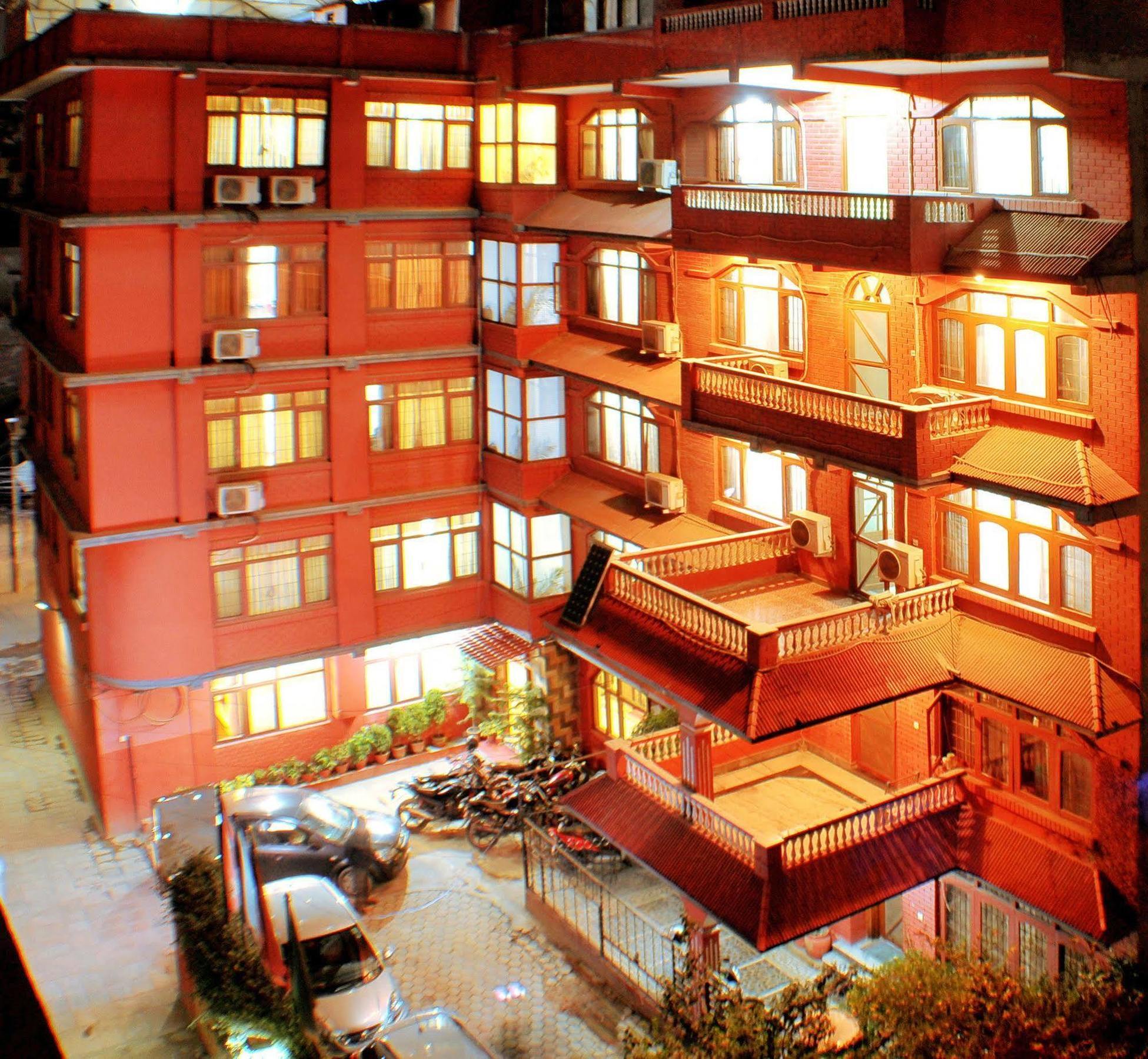 Hotel Brihaspati Катманду Екстериор снимка