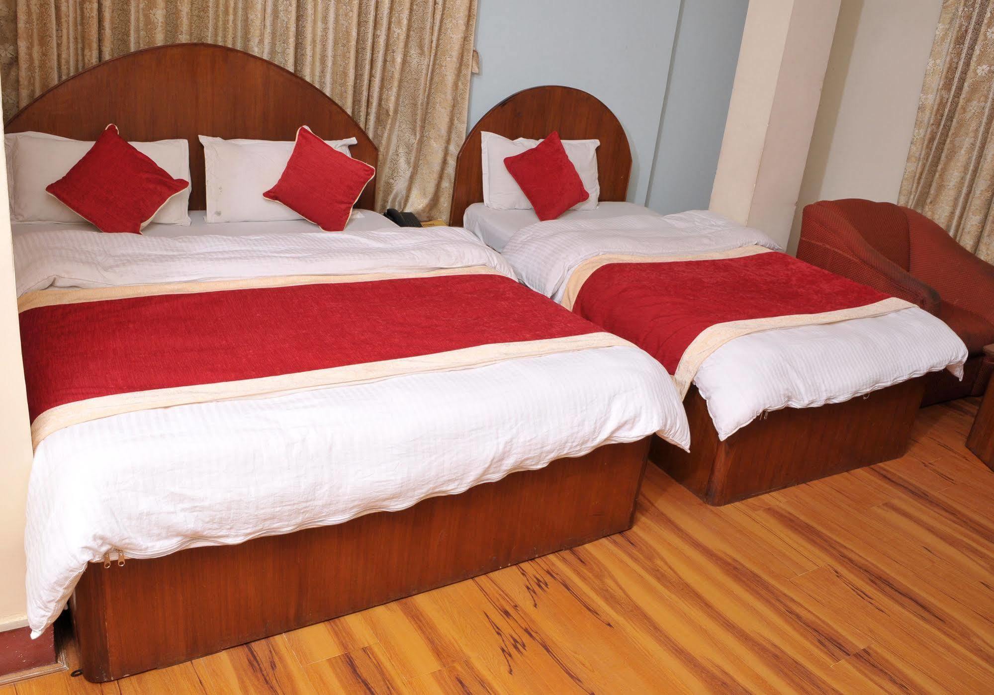 Hotel Brihaspati Катманду Екстериор снимка