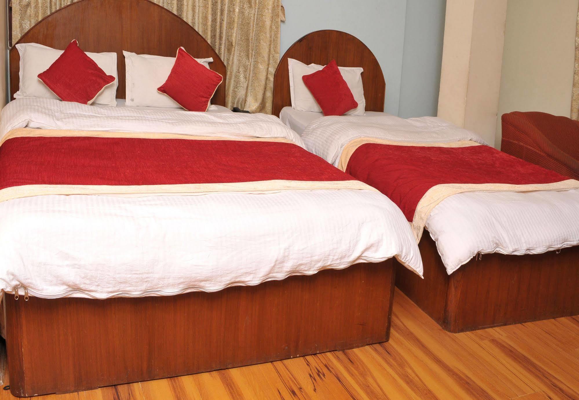 Hotel Brihaspati Катманду Екстериор снимка