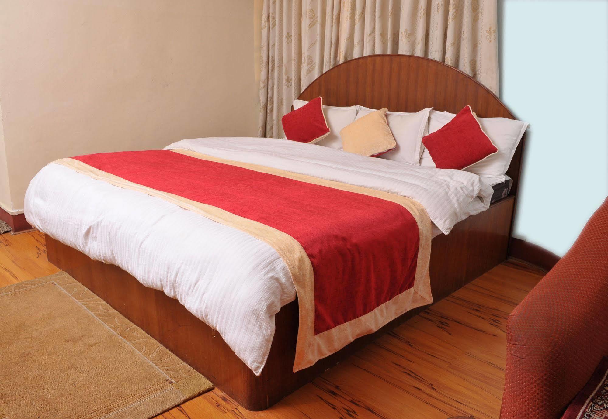 Hotel Brihaspati Катманду Екстериор снимка