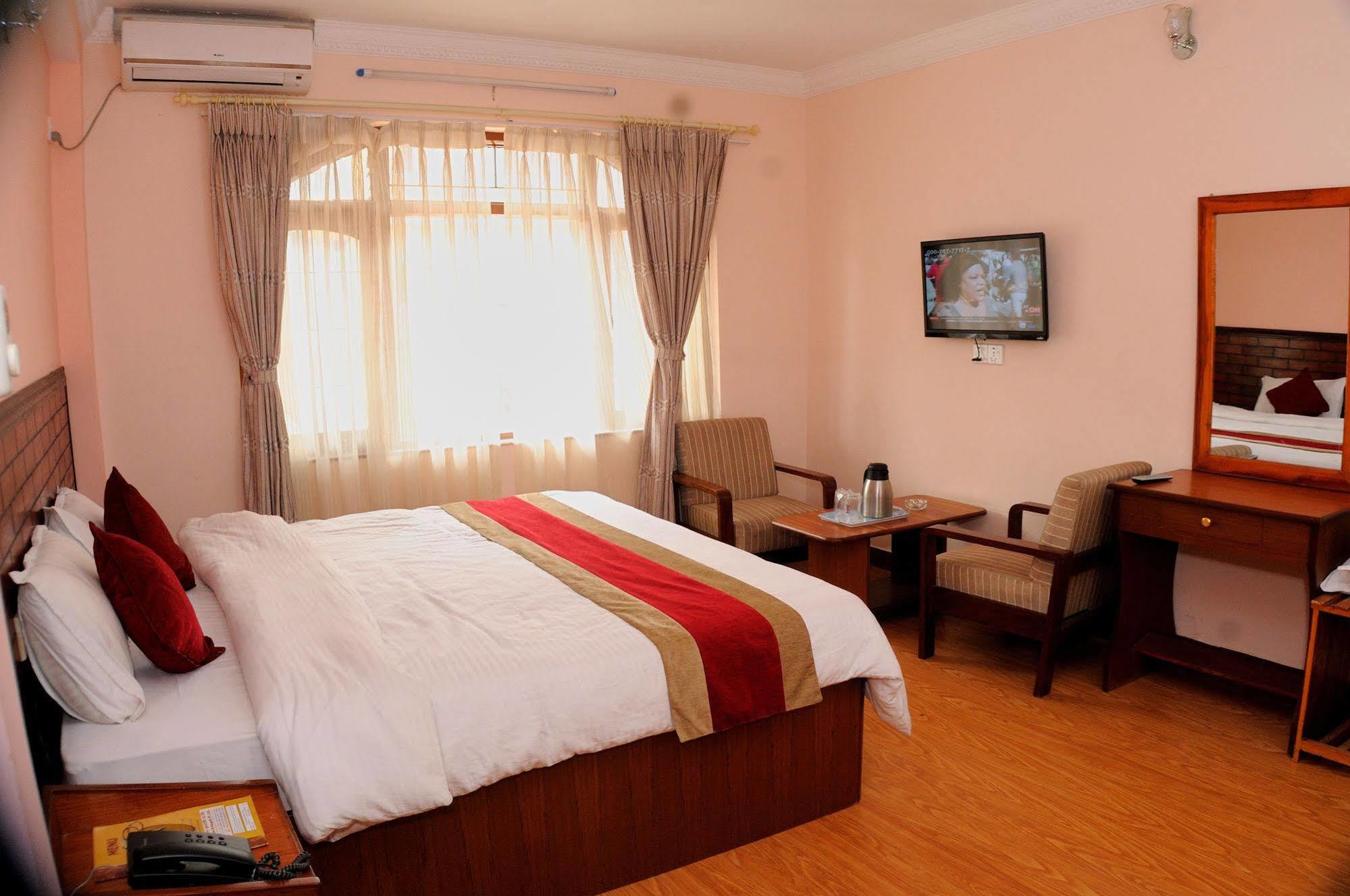Hotel Brihaspati Катманду Екстериор снимка