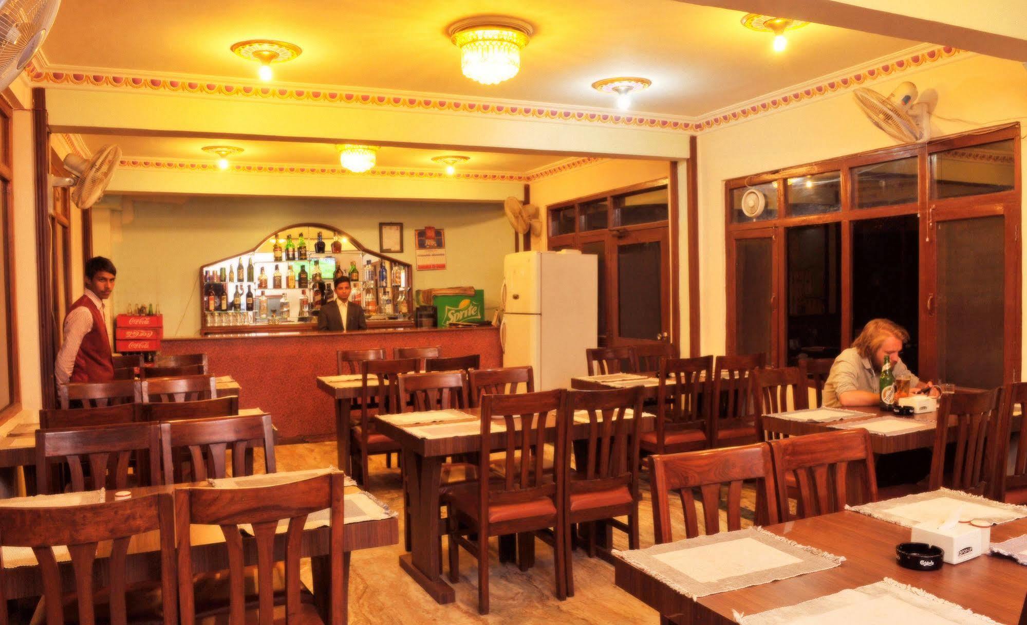 Hotel Brihaspati Катманду Екстериор снимка